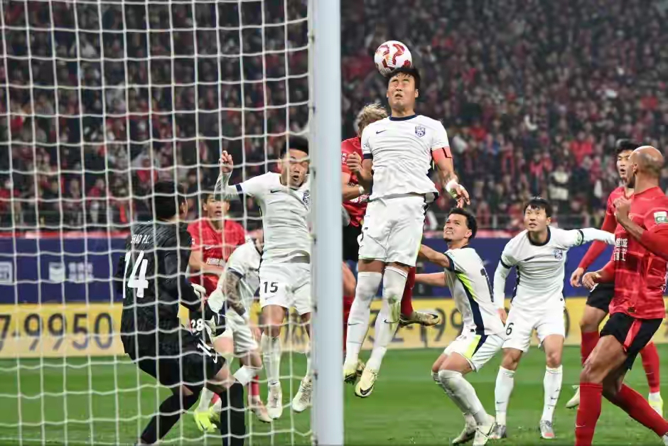 武汉三镇在欧洲杯中打出封盖，被誉为弹幕炸裂的简单介绍