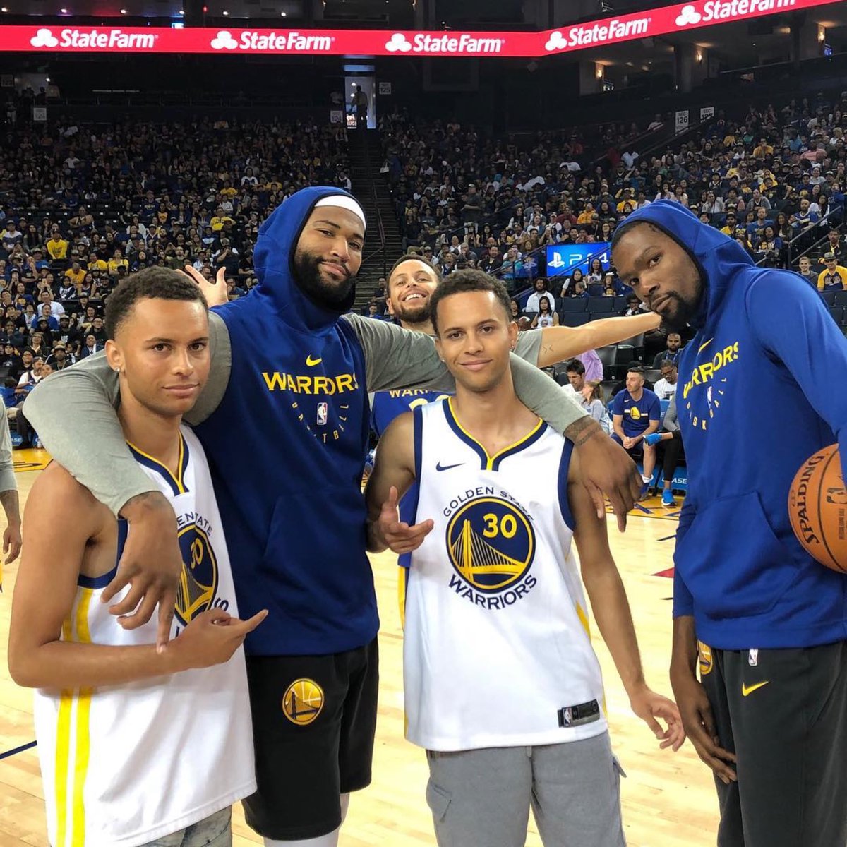 勇士迎战猛龙,双方实力均衡引发球迷热议的简单介绍 勇士迎战猛龙,双方实力均衡引发球迷热议的简单介绍