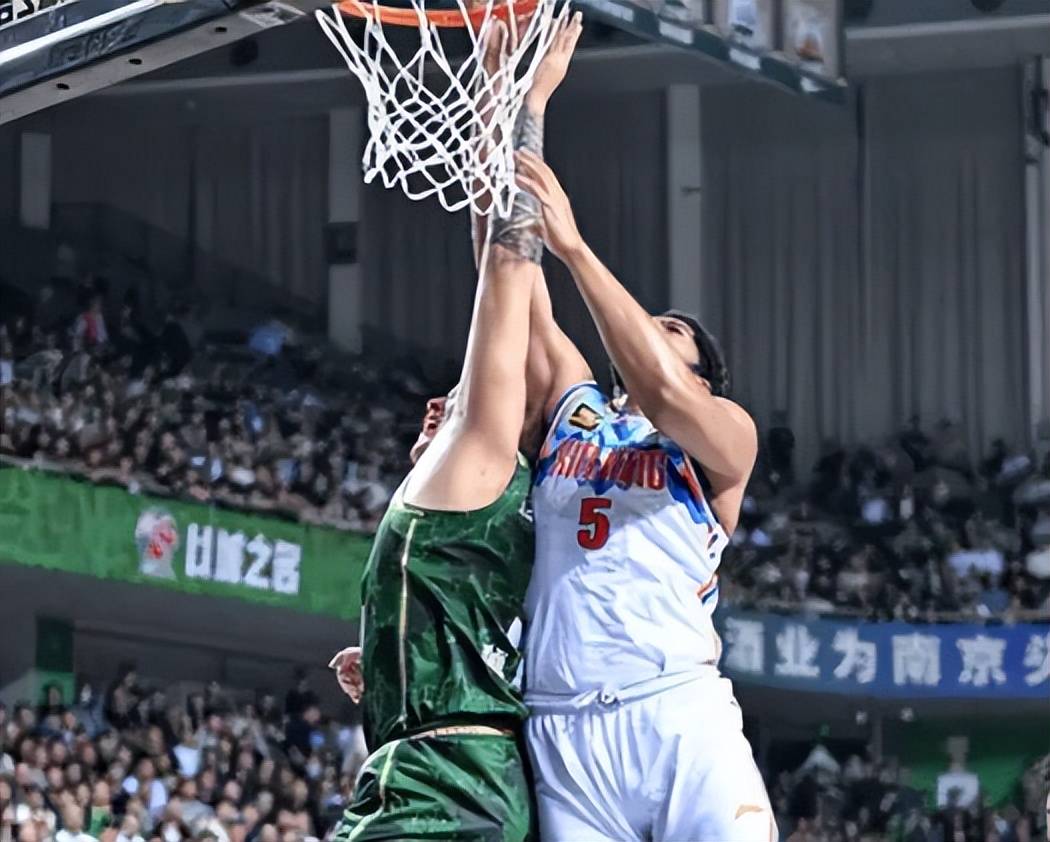 福建队双外援发威,助球队逆转胜利的简单介绍 福建队双外援发威,助球队逆转胜利的简单介绍