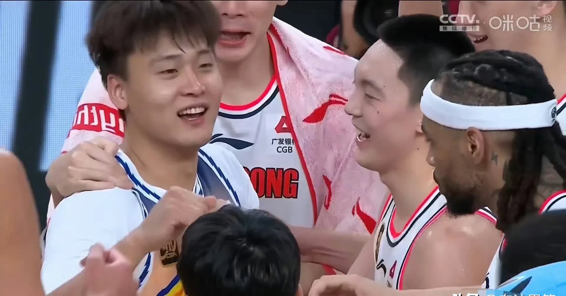 关于广东宏远队的球员在比赛中展现出极强的意志力的信息 关于广东宏远队的球员在比赛中展现出极强的意志力的信息