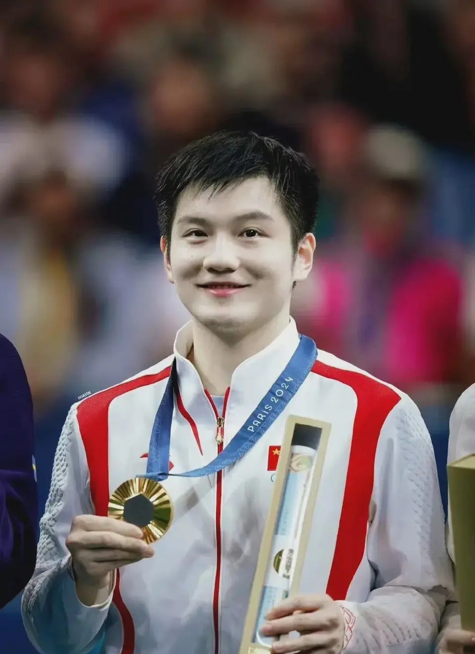 高水平运动员在场上争夺胜利荣誉 高水平运动员在场上争夺胜利荣誉