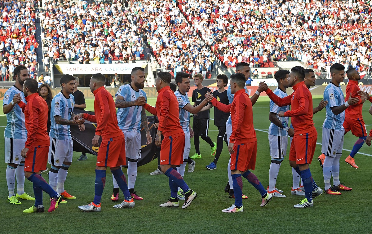 1xBit体育官方-球员们在比赛中彰显拼搏精神