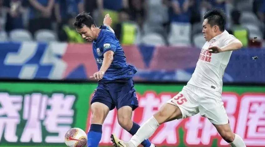 1xBit体育教练-新赛季首轮比赛，勇夺三分引爆赛场