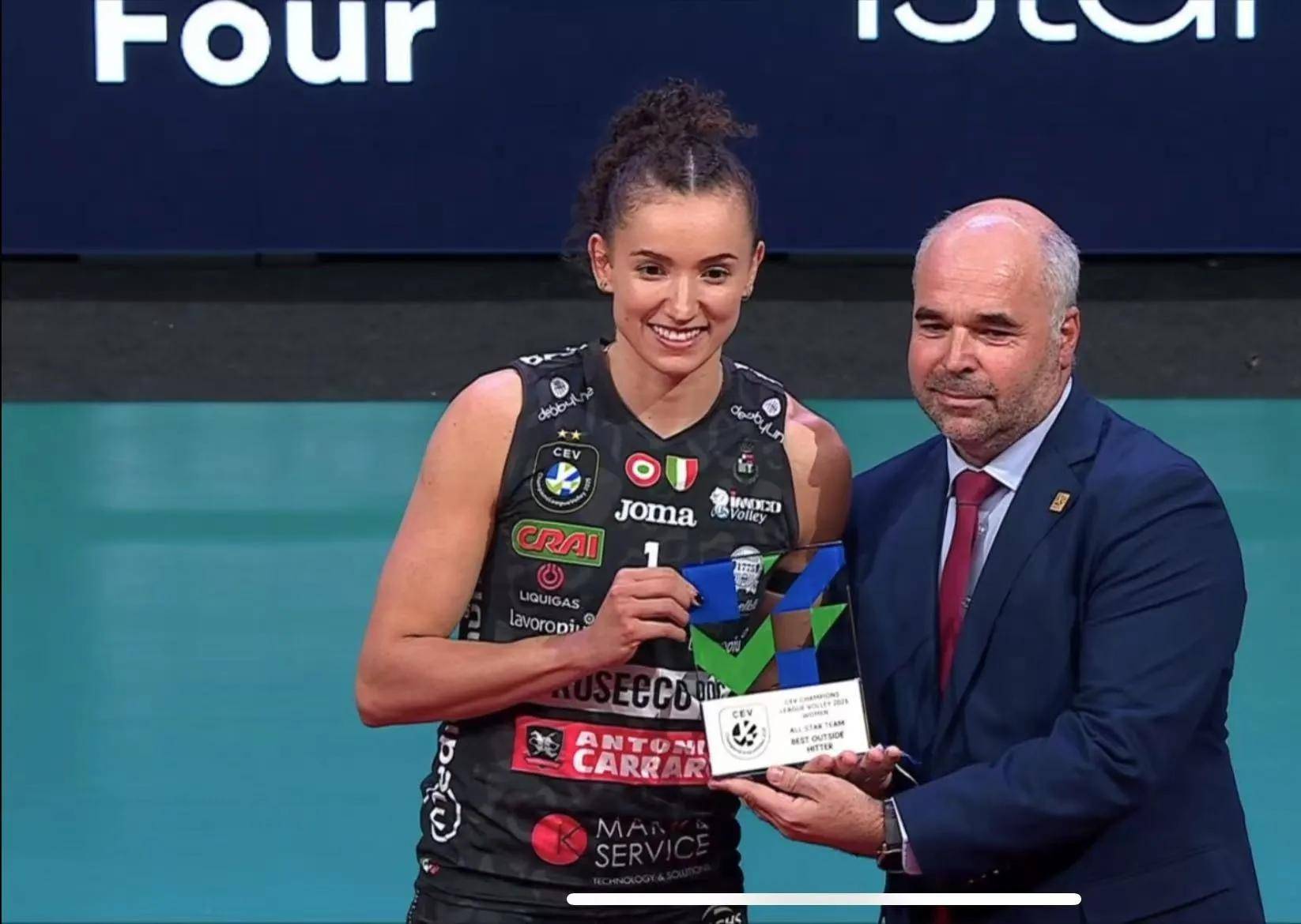 1xBit体育app下载-美国足球联赛明星获选为年度MVP