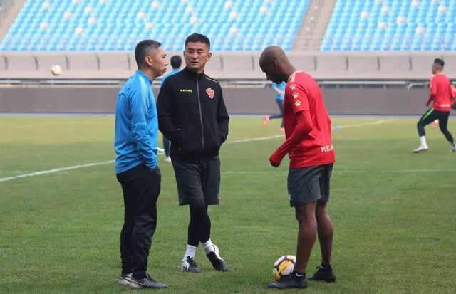 包含助教发言引众怒,裁判执法再获争议的词条 包含助教发言引众怒,裁判执法再获争议的词条