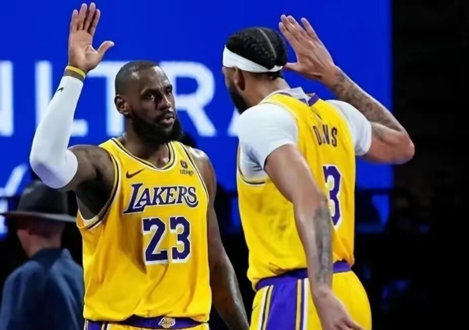 快船击败开拓者,登顶西部排行榜 快船击败开拓者,登顶西部排行榜