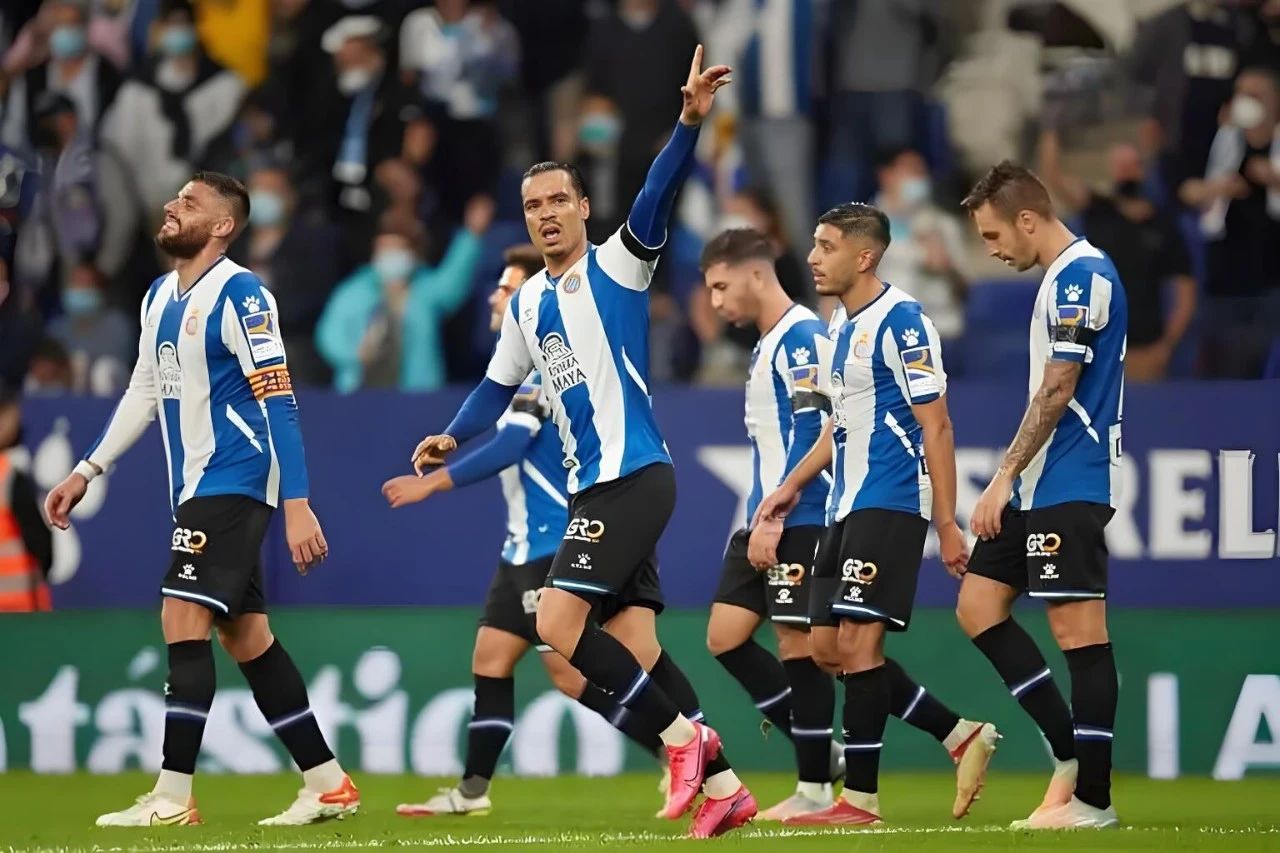 比利亚雷亚尔德比战提前锁定胜局的简单介绍