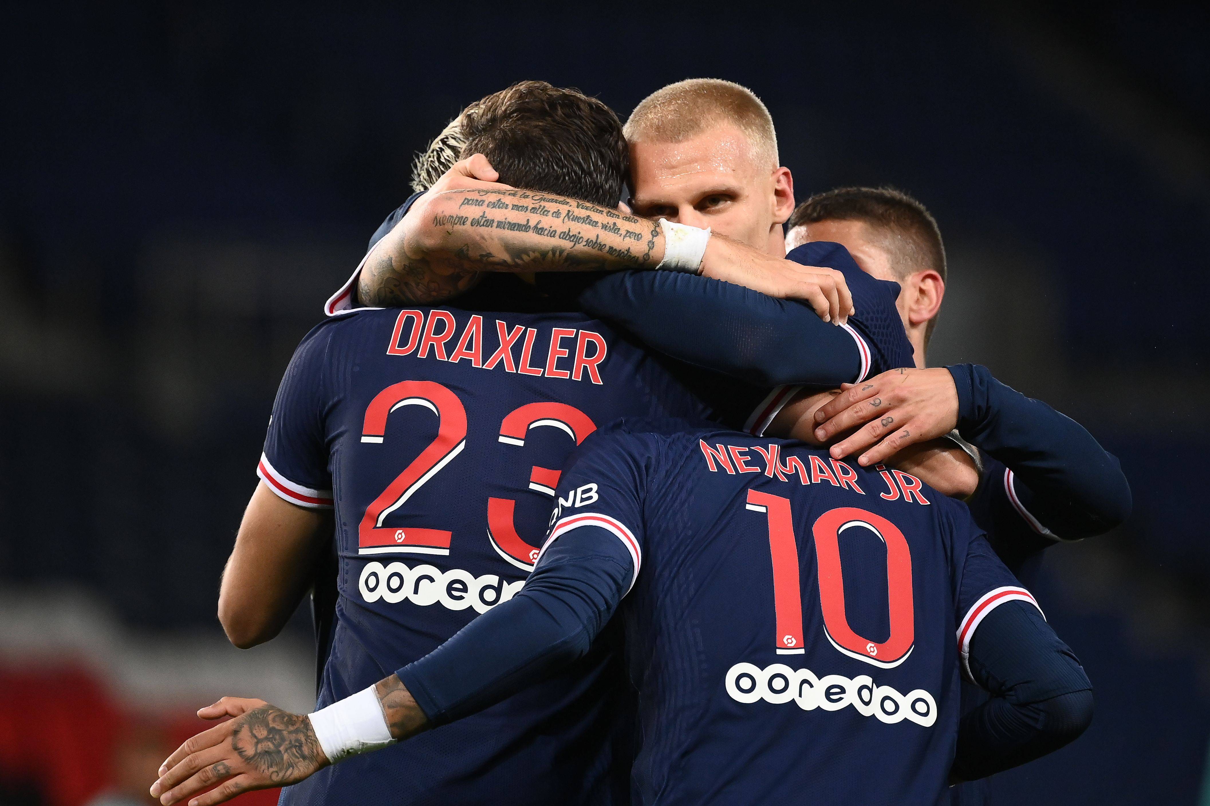 包含昂热中场球员展现技术优势,成为比赛中的支柱的词条 包含昂热中场球员展现技术优势,成为比赛中的支柱的词条