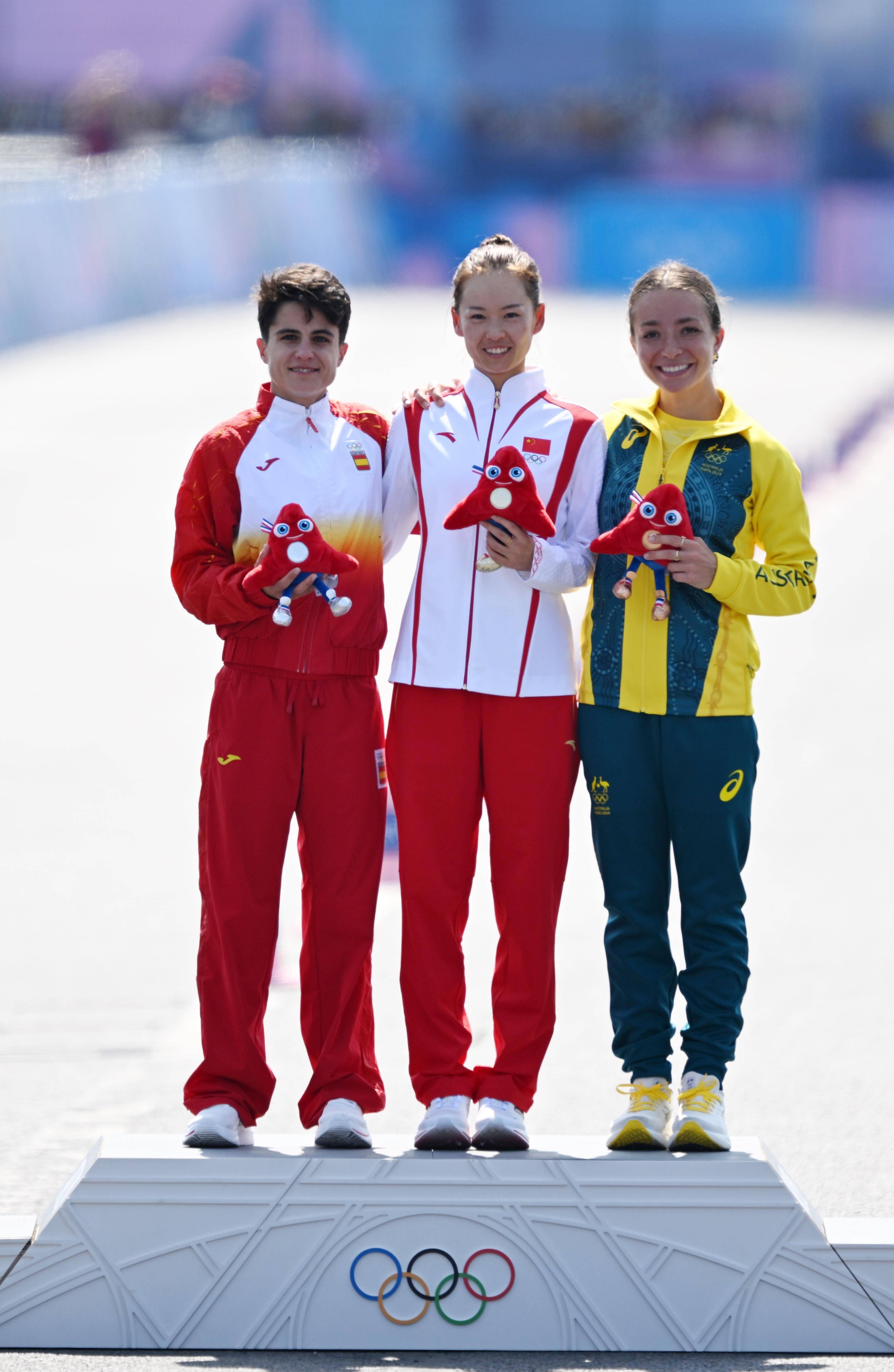 1xBit体育官网-田径冠军再夺金牌，实力无敌！