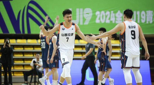 1xBit体育新闻-新人崭露头角，球队战术得到改善