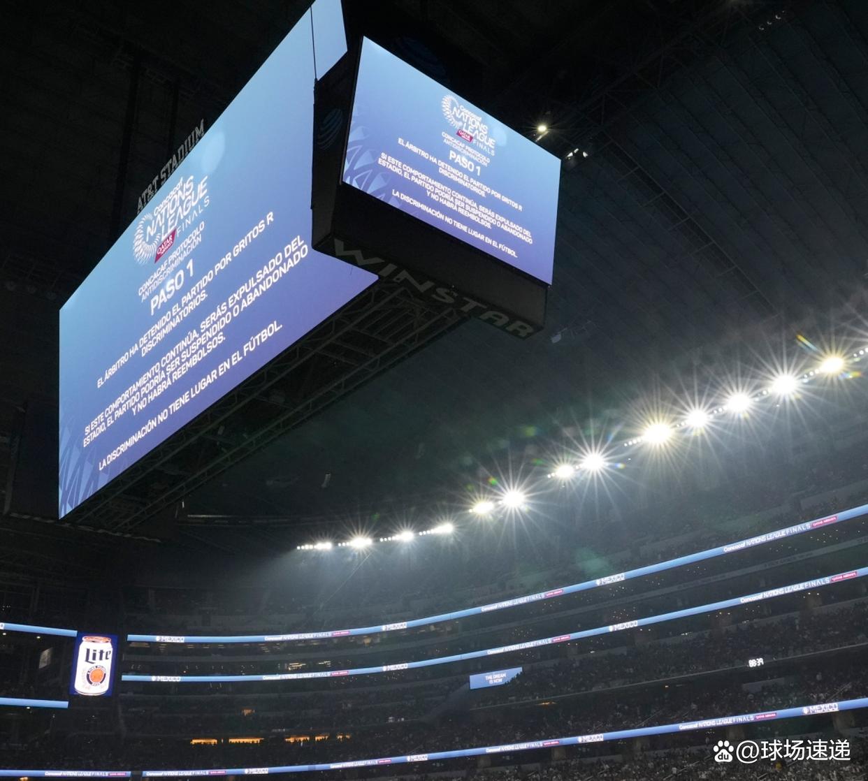 加拿大队取得了对阵墨西哥的胜利