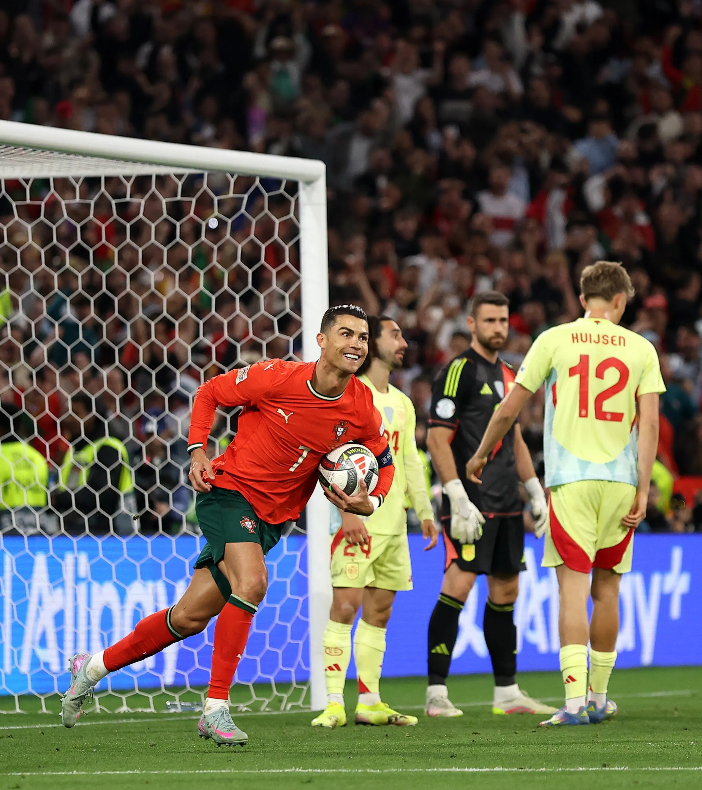 克罗地亚队在欧预赛中夺得胜利宝座