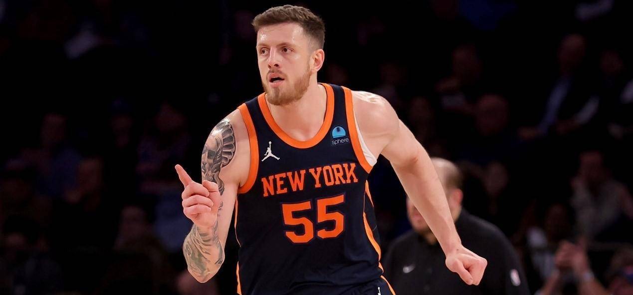 包含尼克斯球员接受手术，赛季前景蒙上阴影的词条